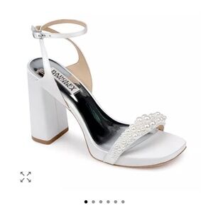 Badgley Mischka White Heels Elegant Design